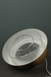 医疗灯罩、屏幕视窗面板、如何处理可以抗黄变？
