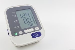 纳米硬化处理后的显示窗镜片面板有哪些特性？